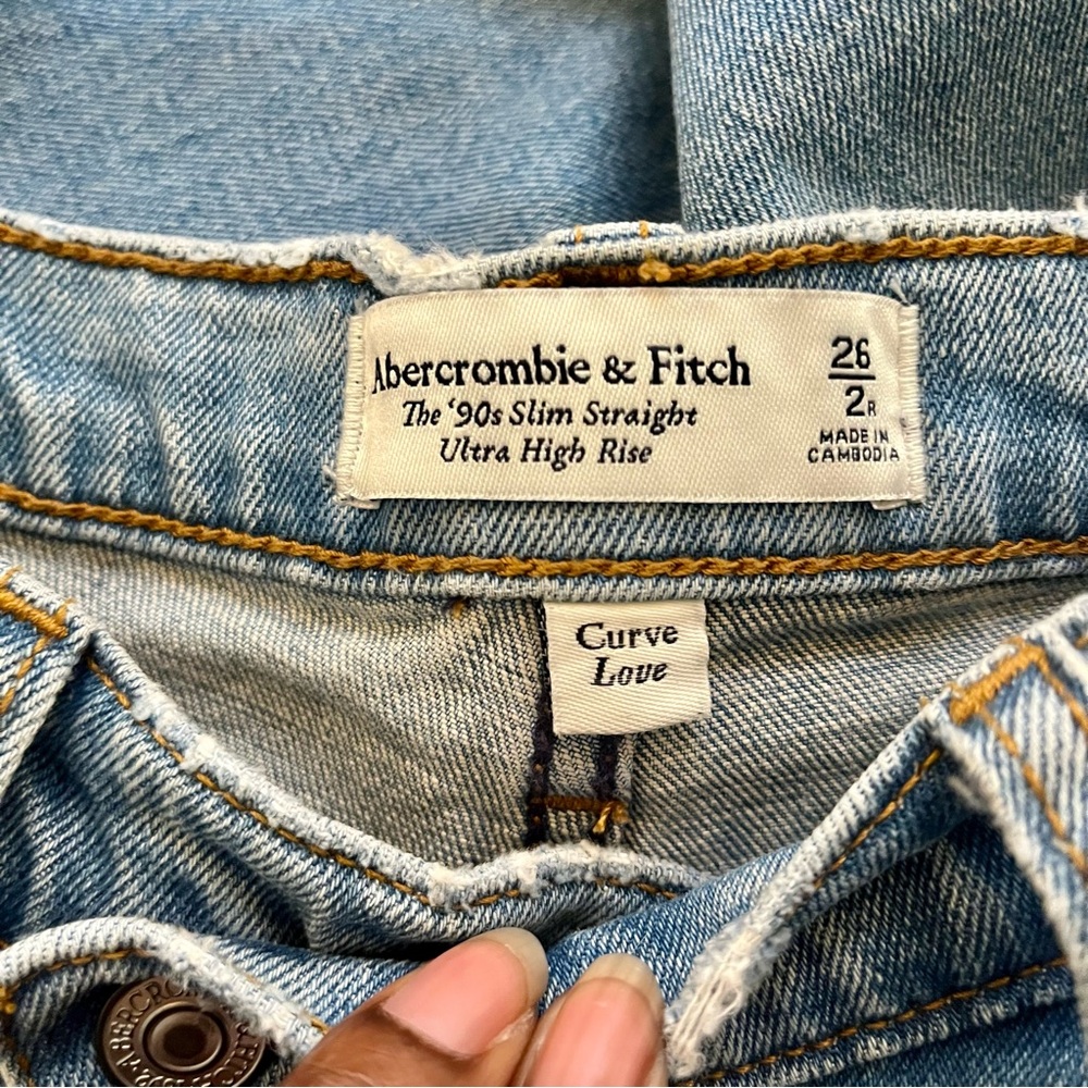 Abercrombie & Fitch NWT The 90’s Slim Straight High Rise Medium Fray Hem Jeans - Picture 9 of 15